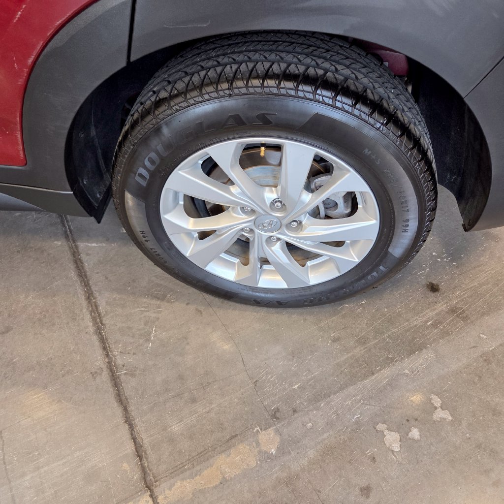 Photo 26 of this Hyundai Tucson