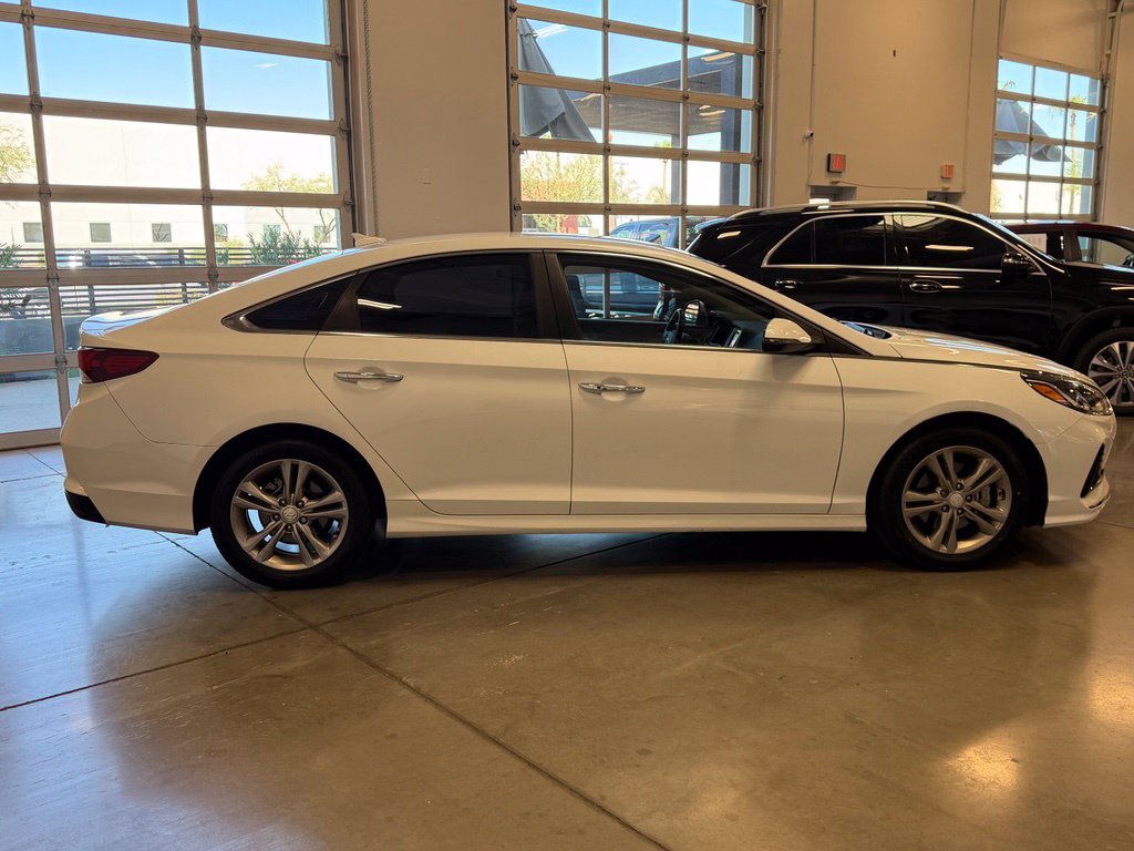 Photo 6 of this Hyundai Sonata