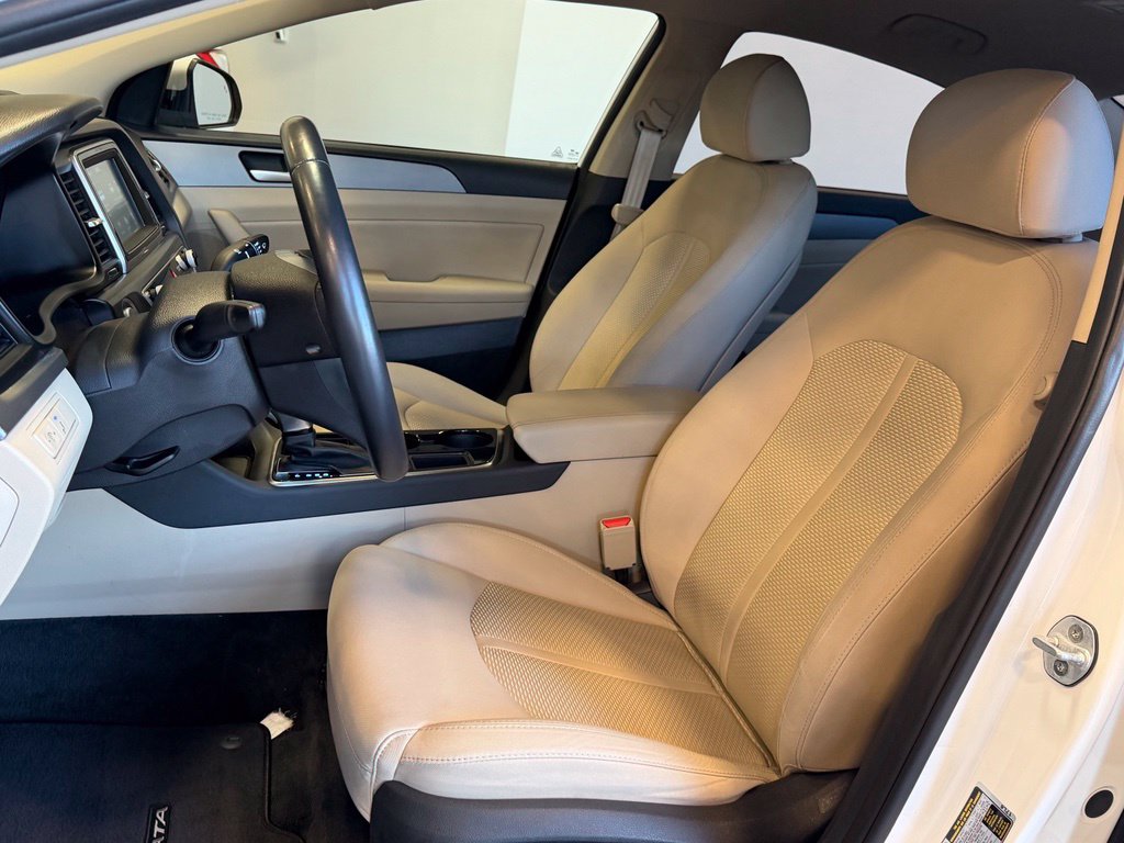 Photo 10 of this Hyundai Sonata
