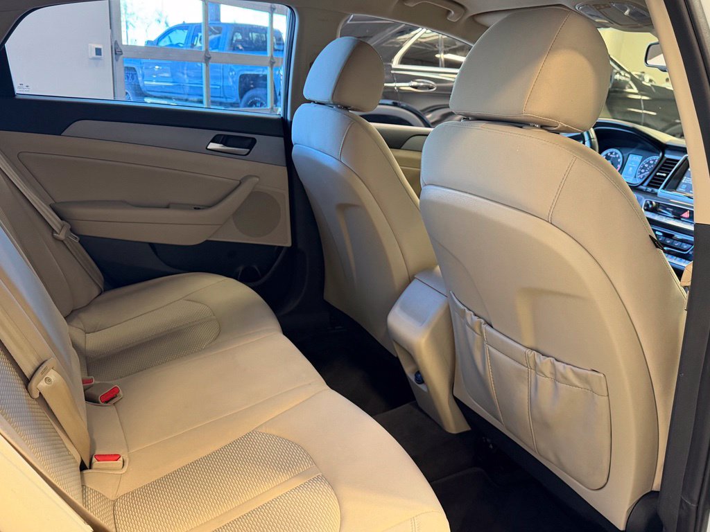 Photo 12 of this Hyundai Sonata