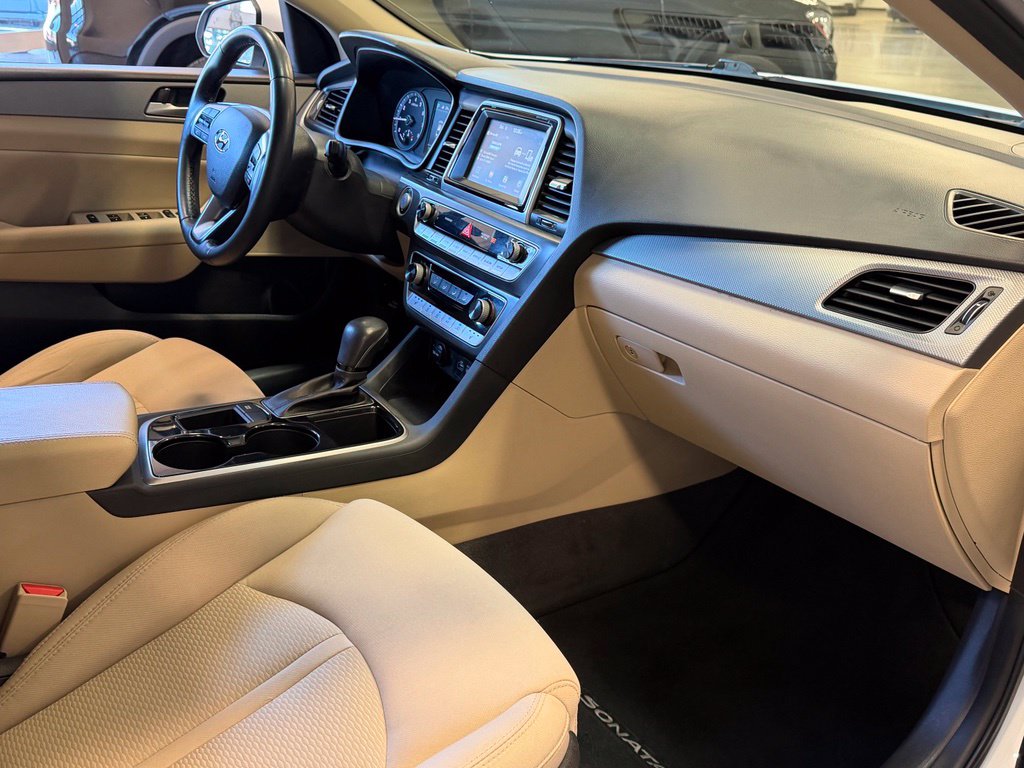 Photo 13 of this Hyundai Sonata