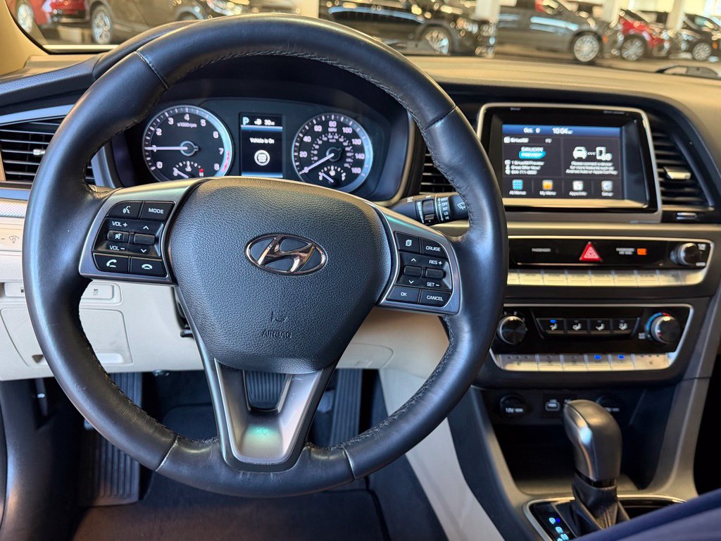 Photo 14 of this Hyundai Sonata