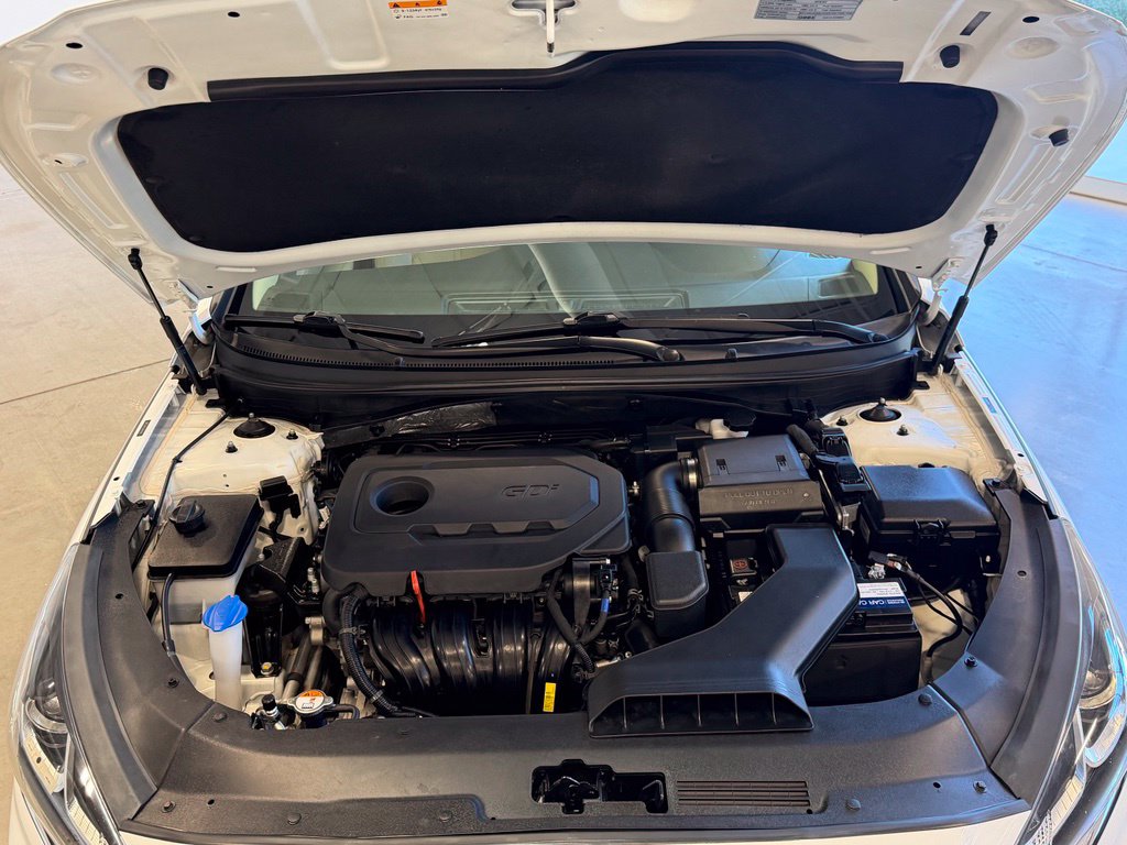 Photo 21 of this Hyundai Sonata