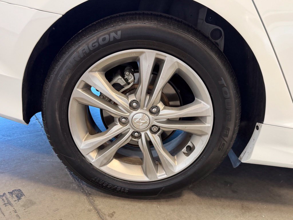 Photo 25 of this Hyundai Sonata