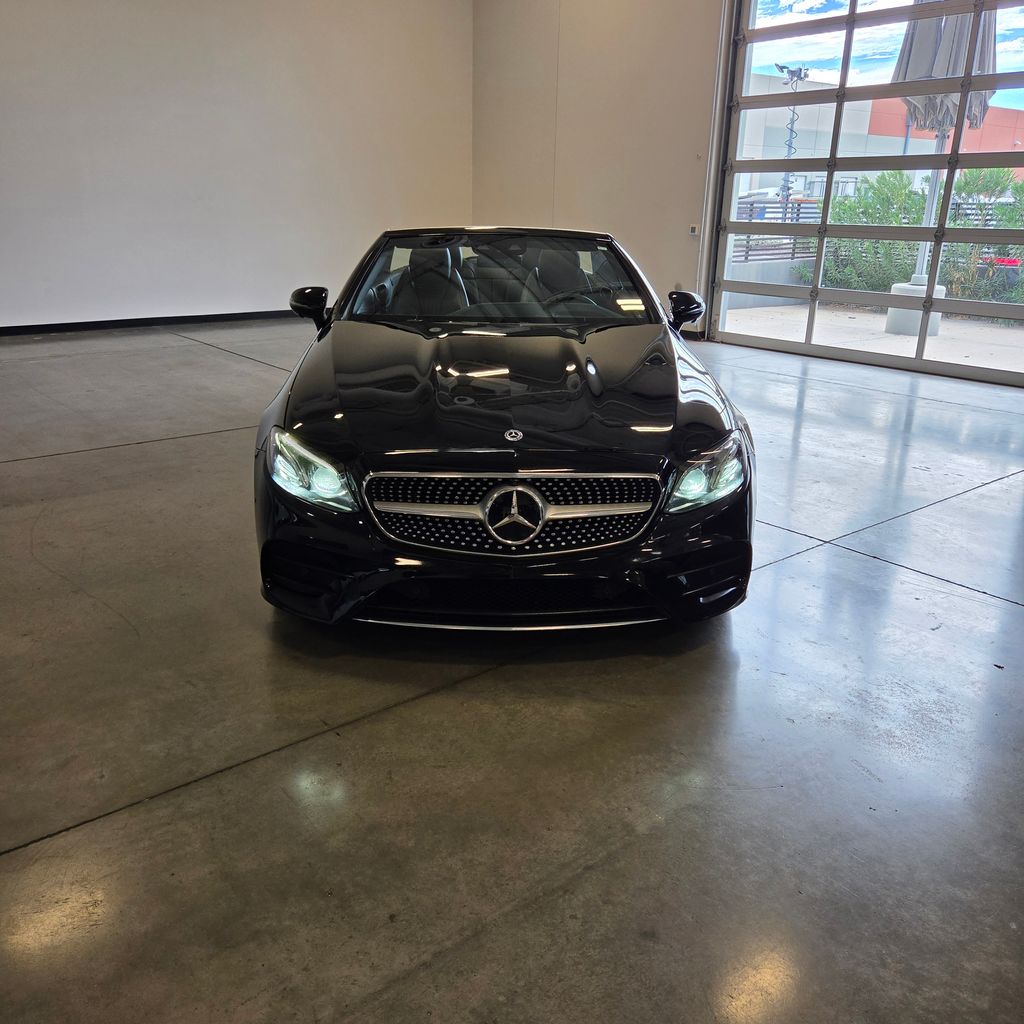 Photo 7 of this Mercedes-Benz E 400