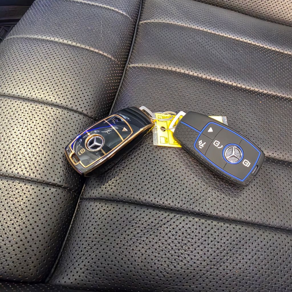 Photo 13 of this Mercedes-Benz E 400