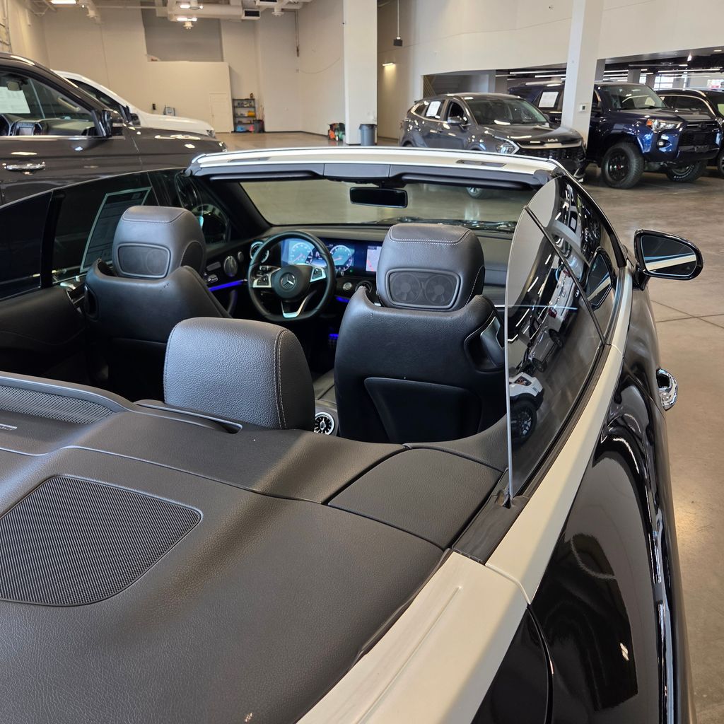 Photo 19 of this Mercedes-Benz E 400
