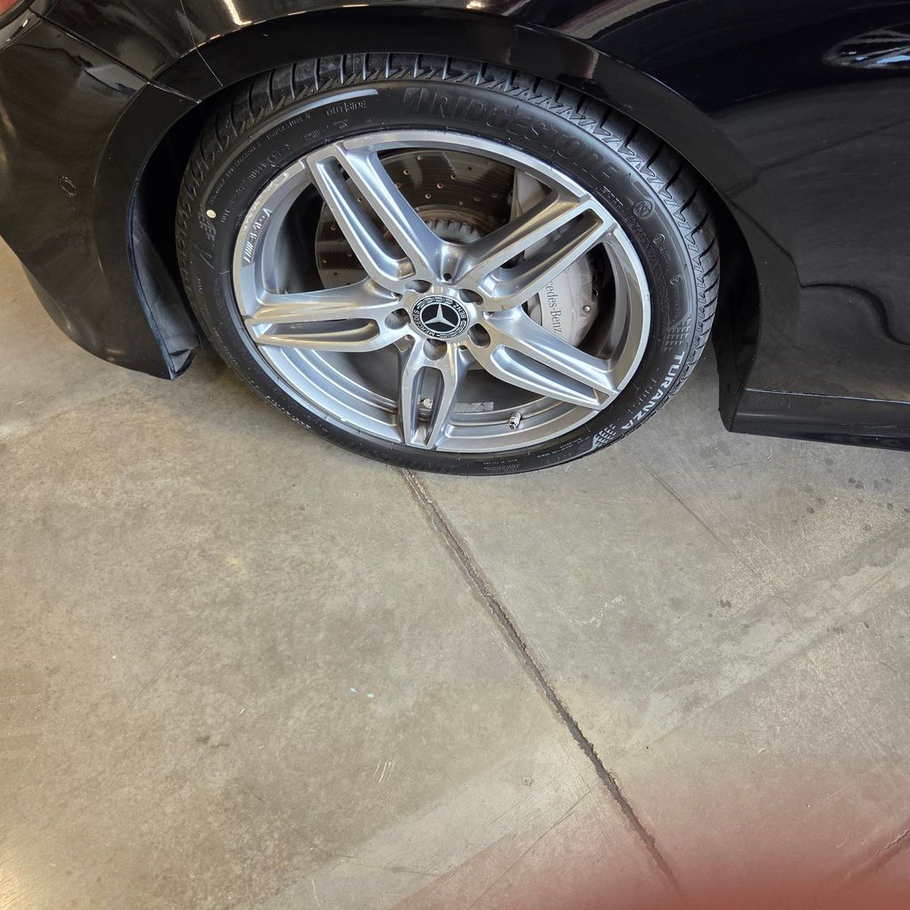 Photo 26 of this Mercedes-Benz E 400
