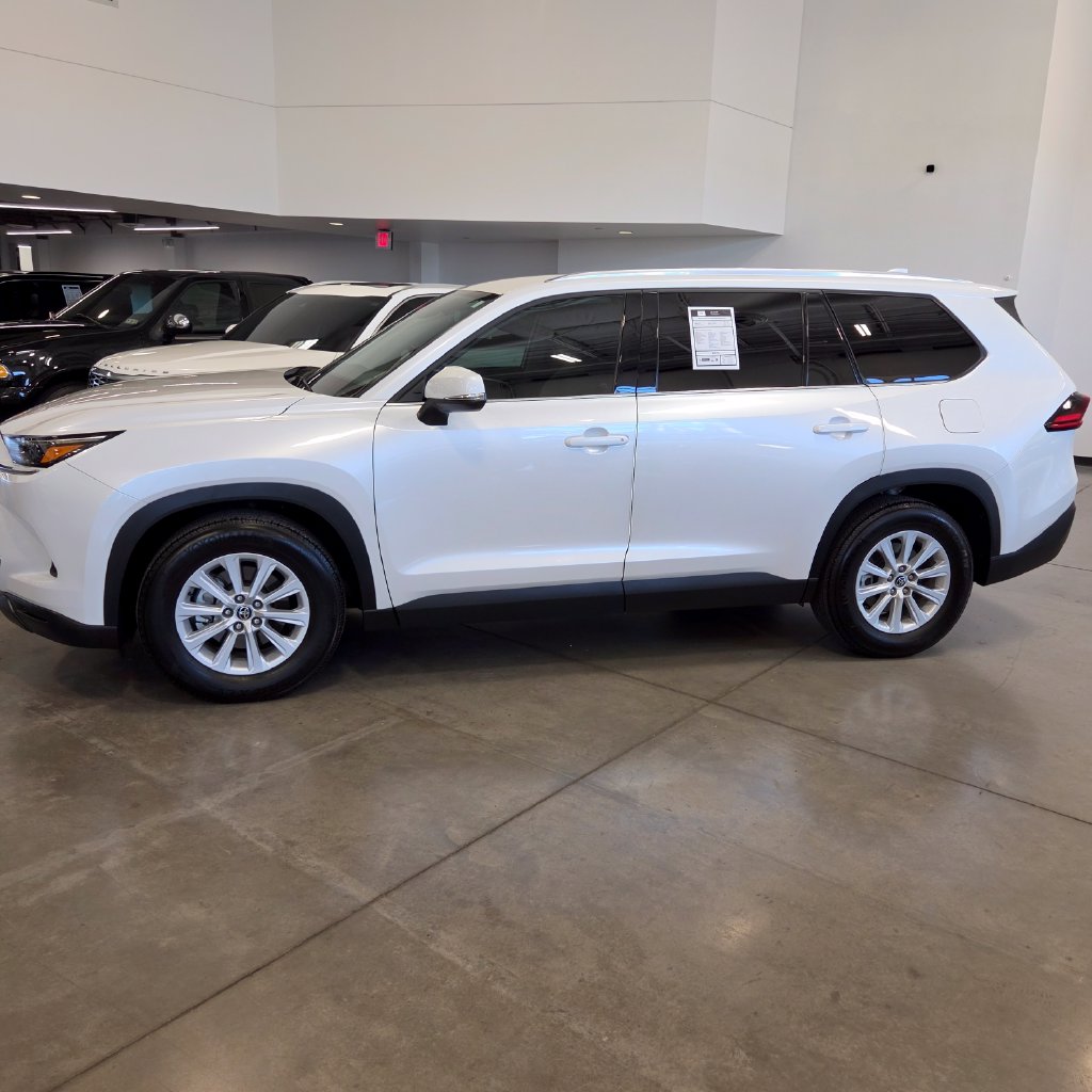 Photo 8 of this Toyota Grand Highlander