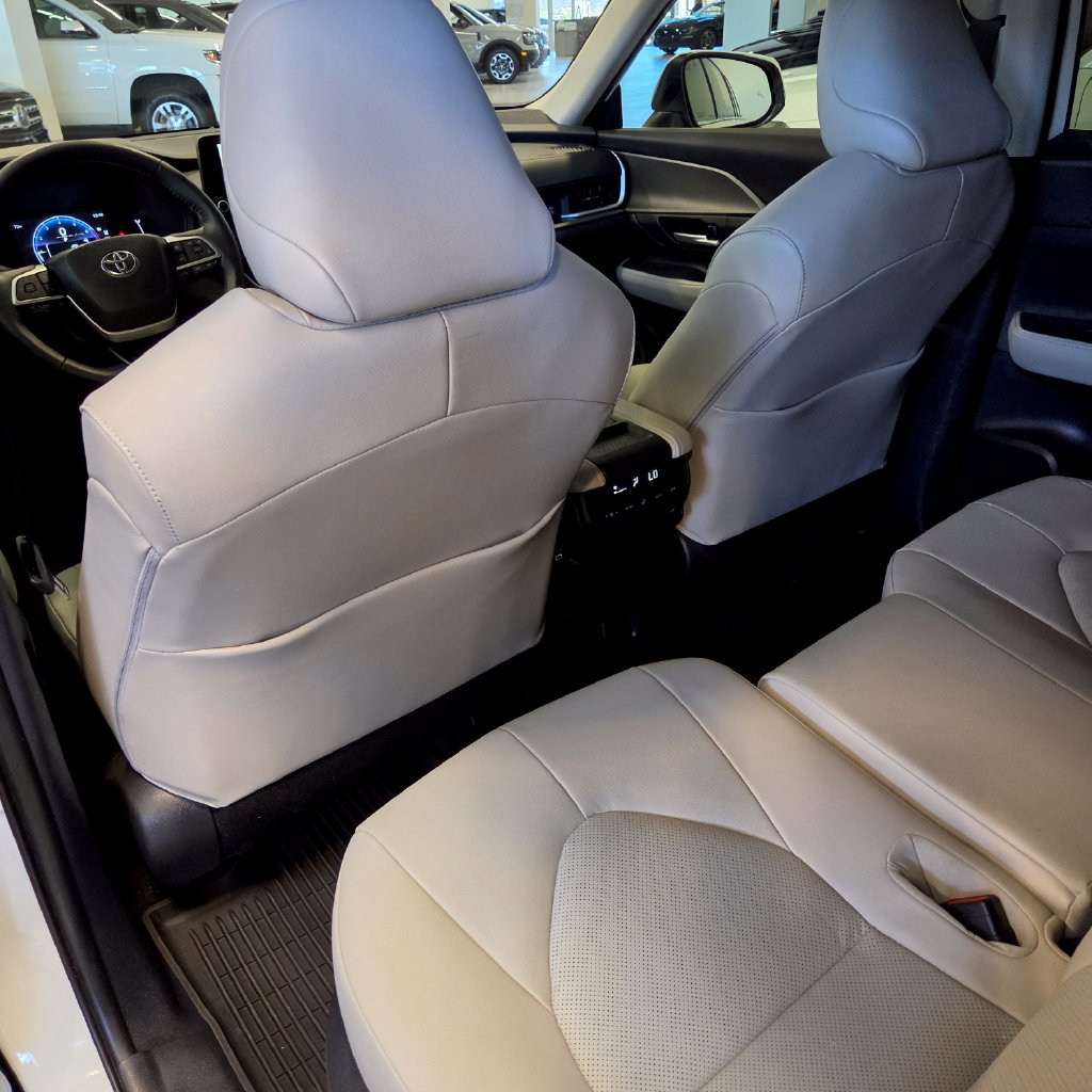 Photo 18 of this Toyota Grand Highlander