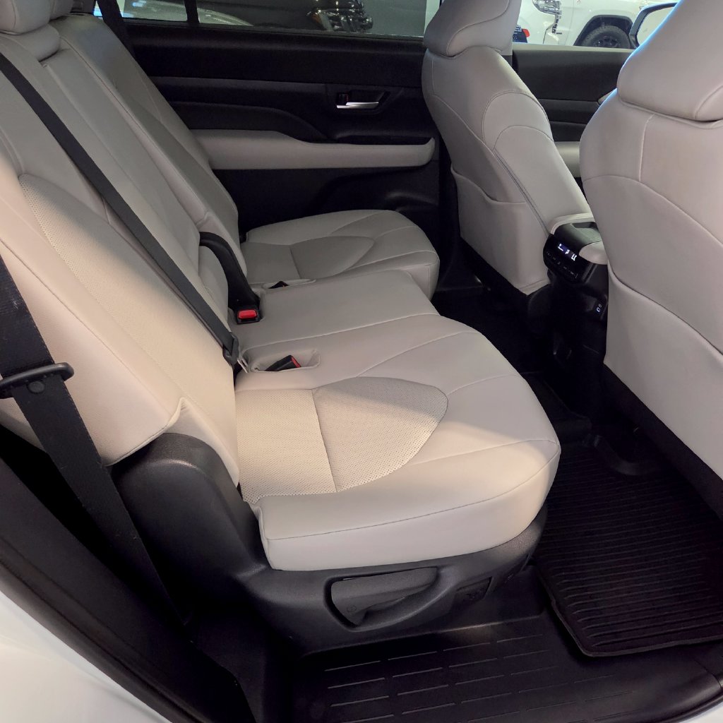 Photo 20 of this Toyota Grand Highlander