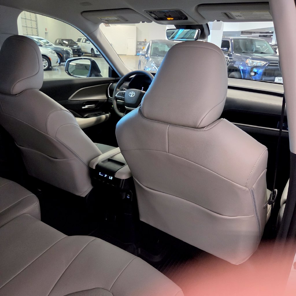 Photo 21 of this Toyota Grand Highlander