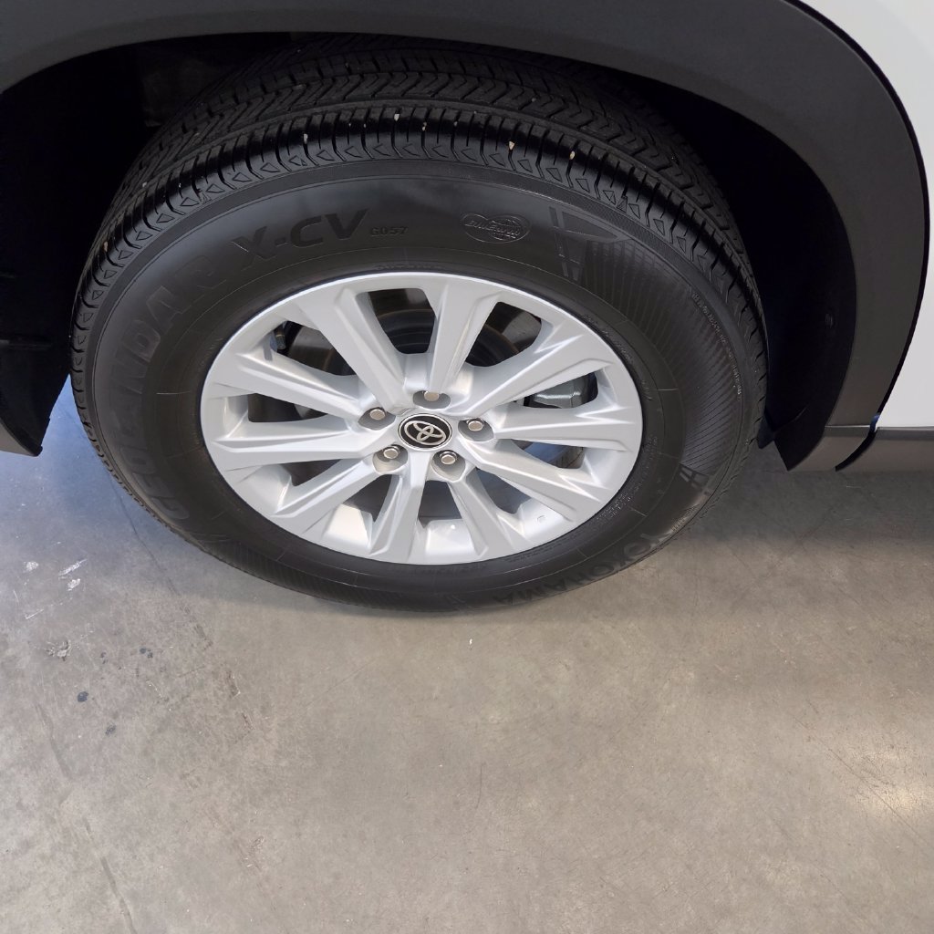 Photo 25 of this Toyota Grand Highlander