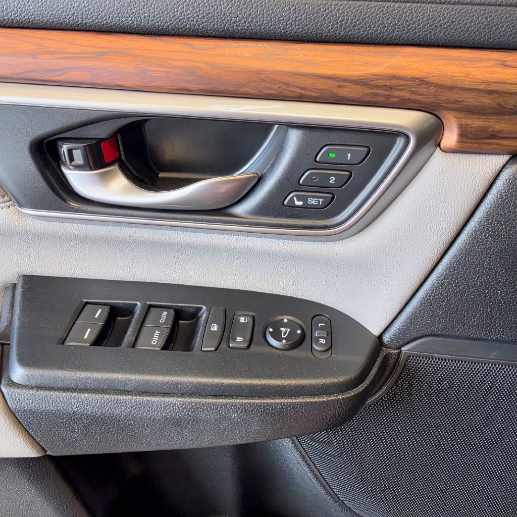 Photo 17 of this Honda CR-V Hybrid