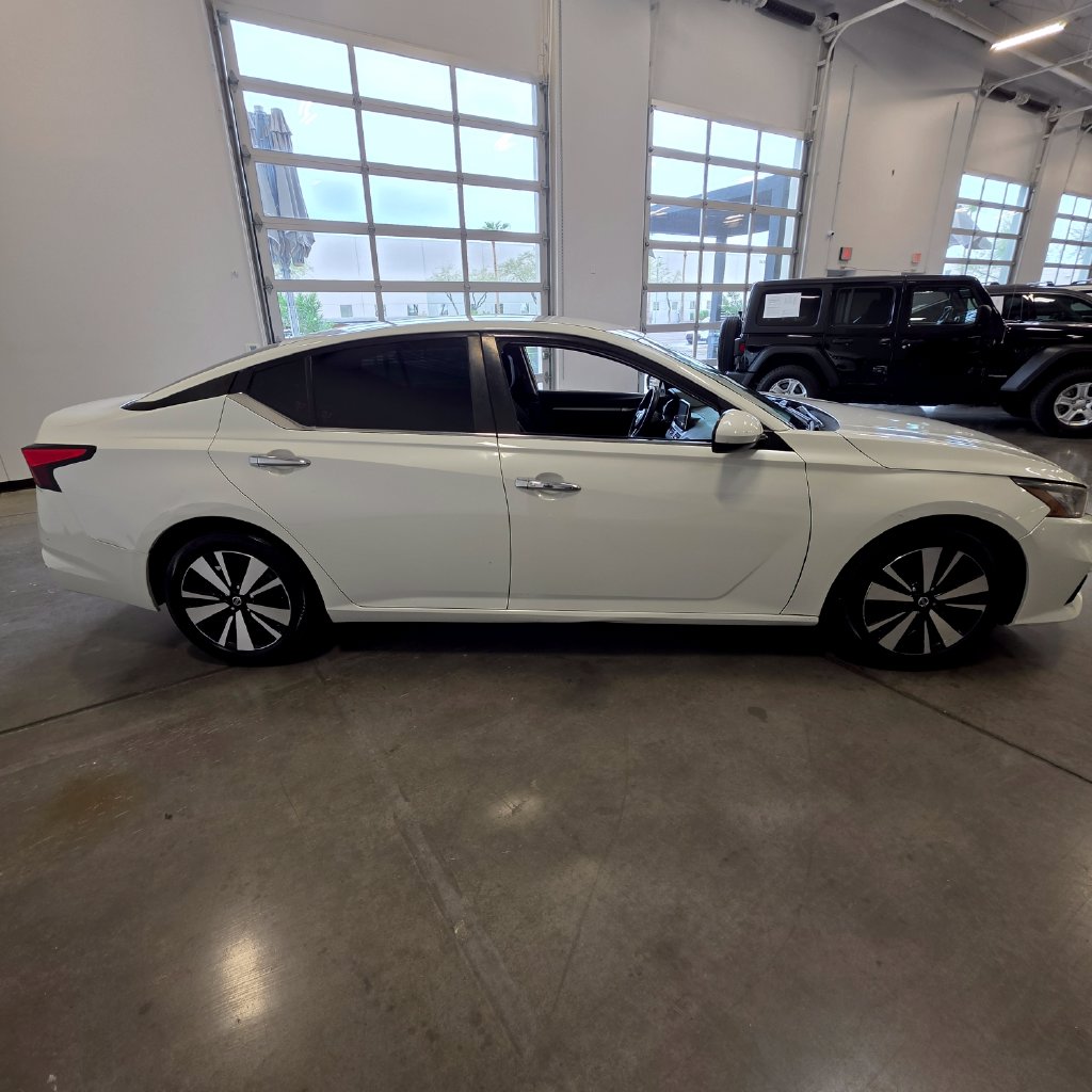 Photo 4 of this Nissan Altima