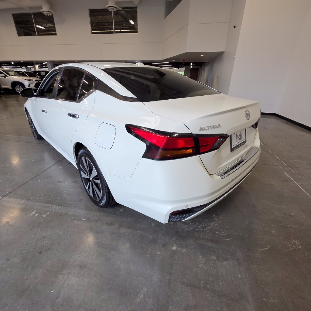 Photo 7 of this Nissan Altima