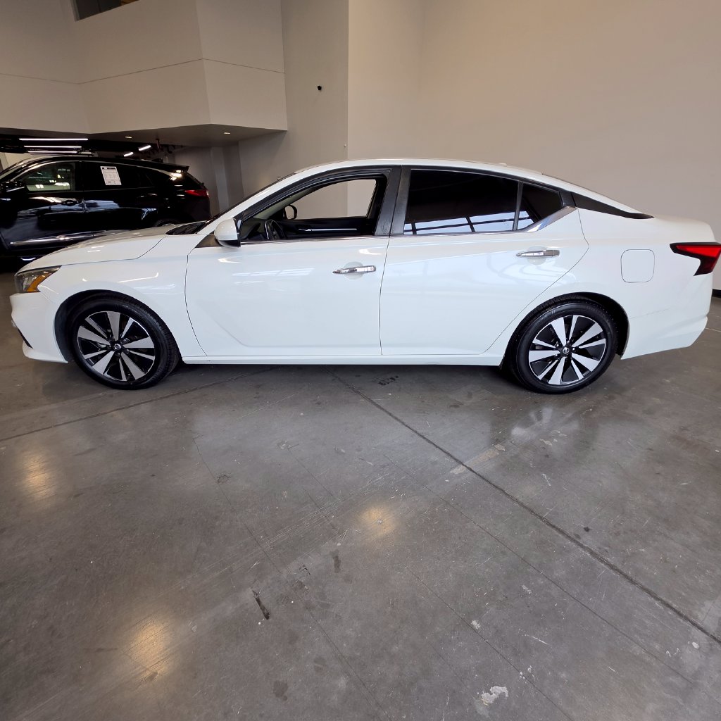 Photo 8 of this Nissan Altima