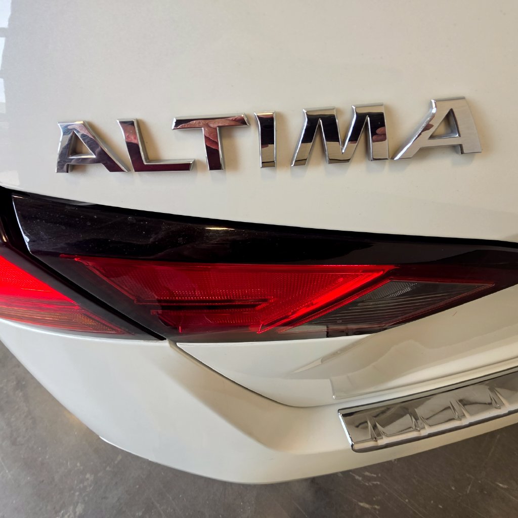 Photo 9 of this Nissan Altima