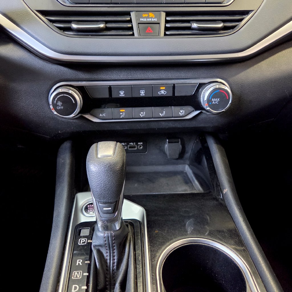 Photo 14 of this Nissan Altima