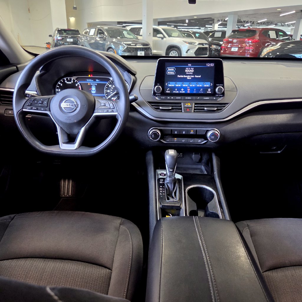 Photo 17 of this Nissan Altima