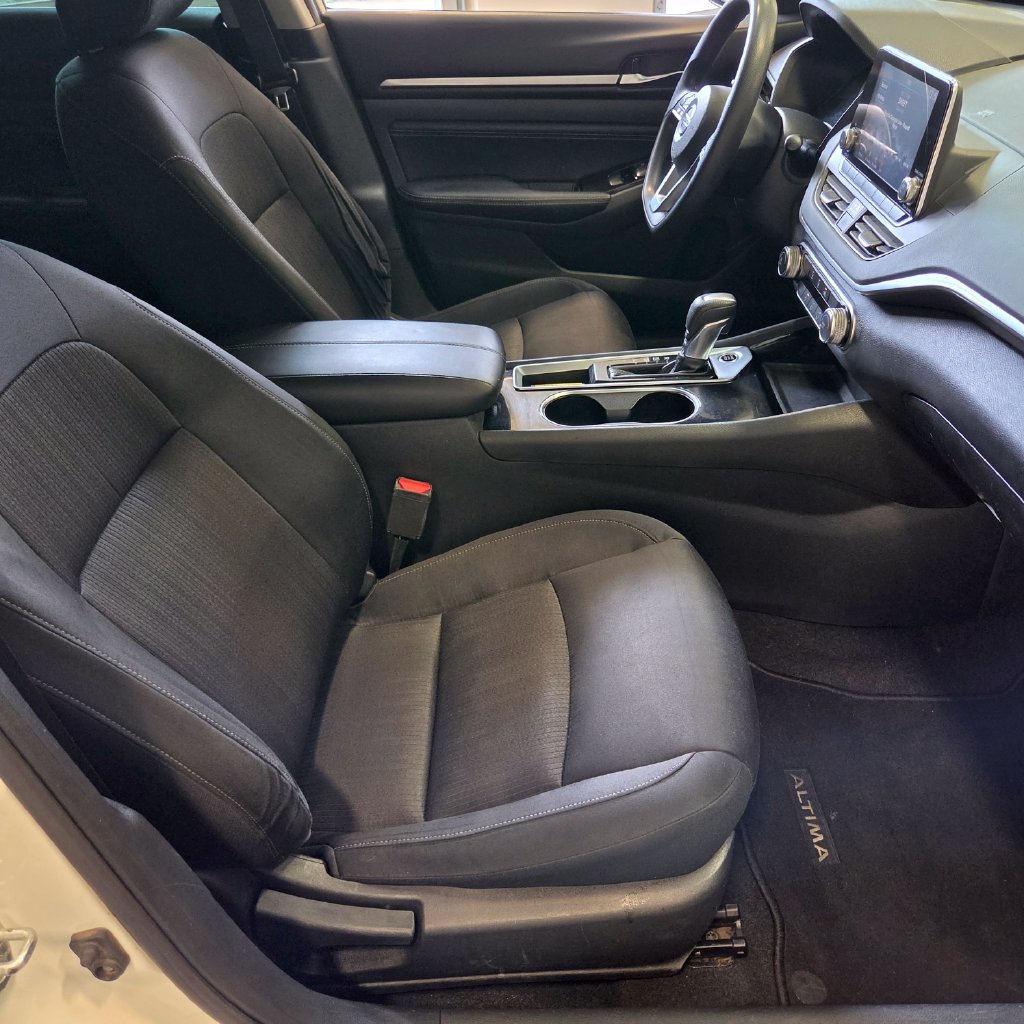 Photo 21 of this Nissan Altima