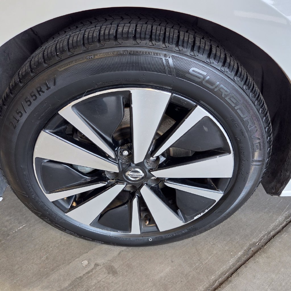 Photo 23 of this Nissan Altima