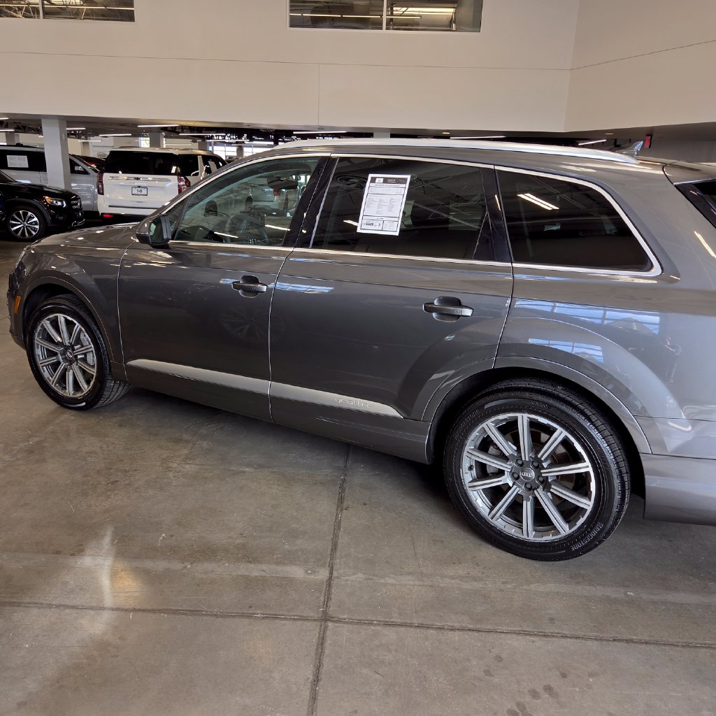 Photo 2 of this Audi Q7