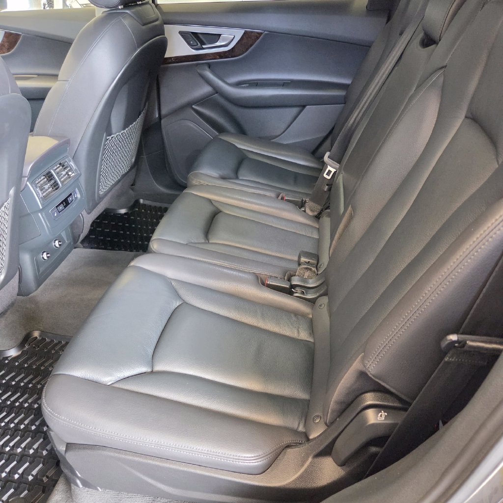 Photo 20 of this Audi Q7