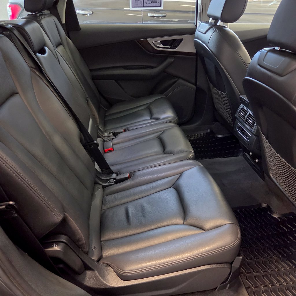 Photo 22 of this Audi Q7