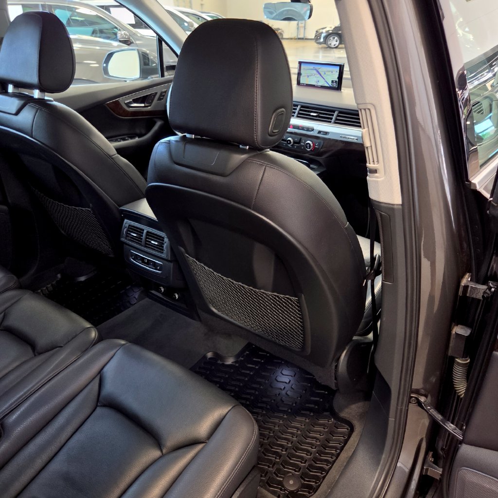 Photo 23 of this Audi Q7