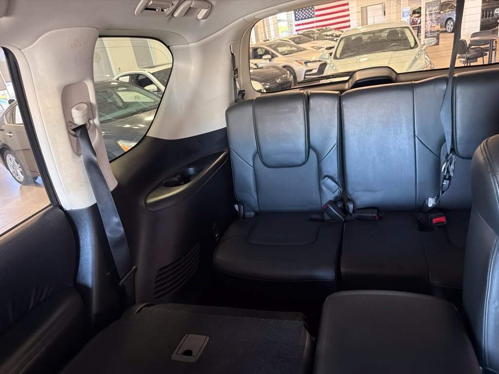 Photo 13 of this Nissan Armada