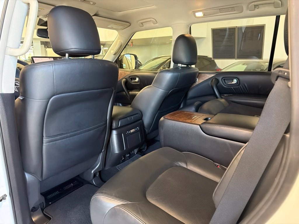 Photo 13 of this Nissan Armada