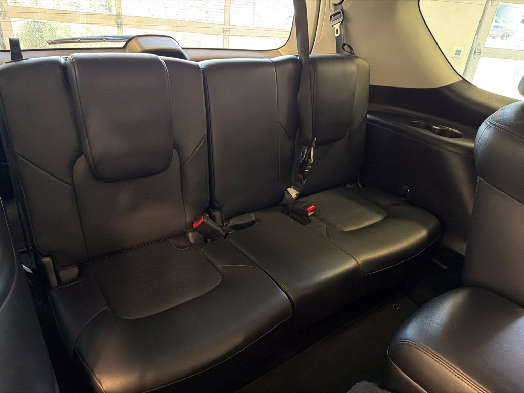 Photo 16 of this Nissan Armada