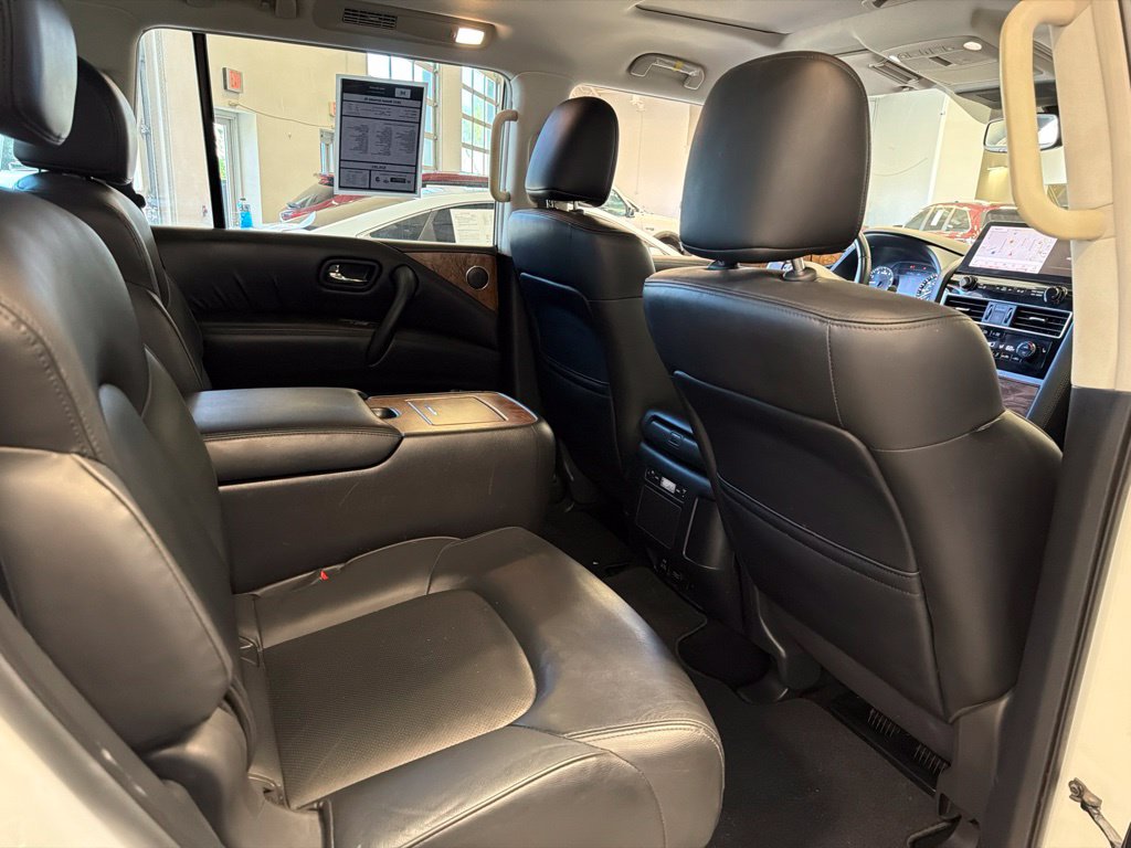 Photo 17 of this Nissan Armada