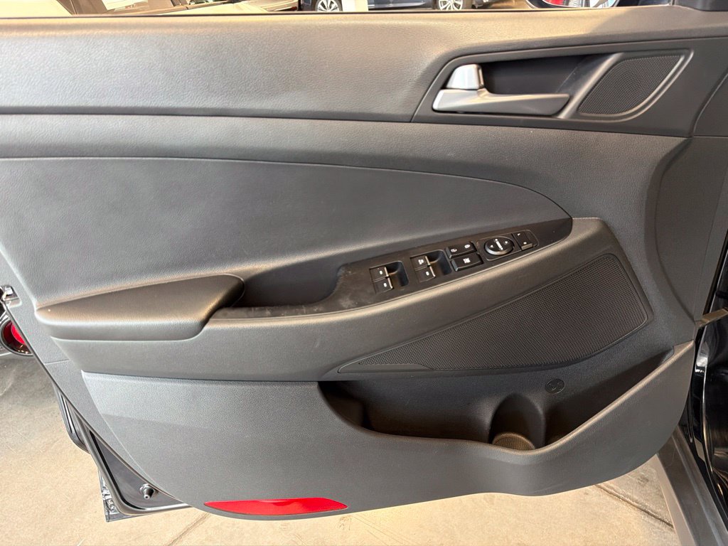 Photo 11 of this Hyundai Tucson