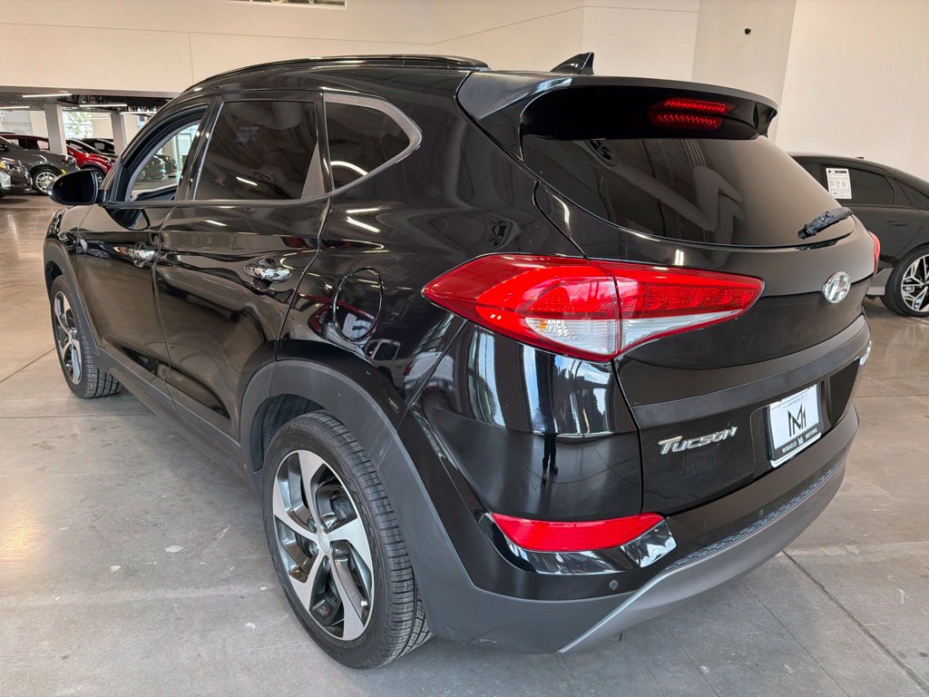 Photo 3 of this Hyundai Tucson