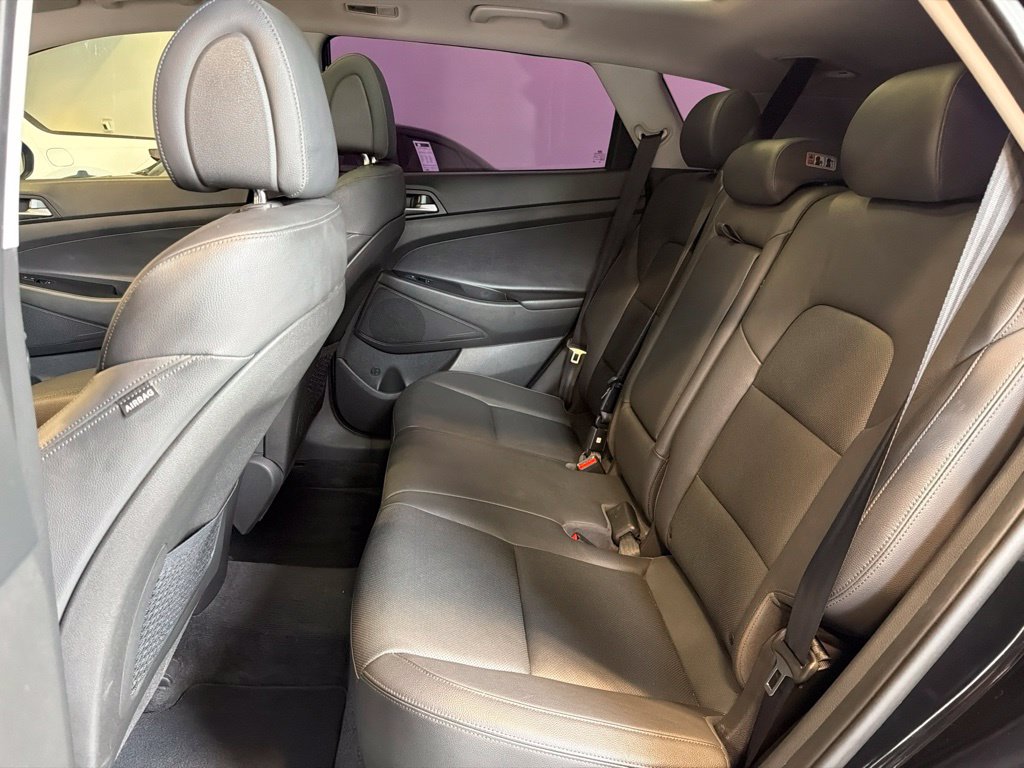 Photo 12 of this Hyundai Tucson