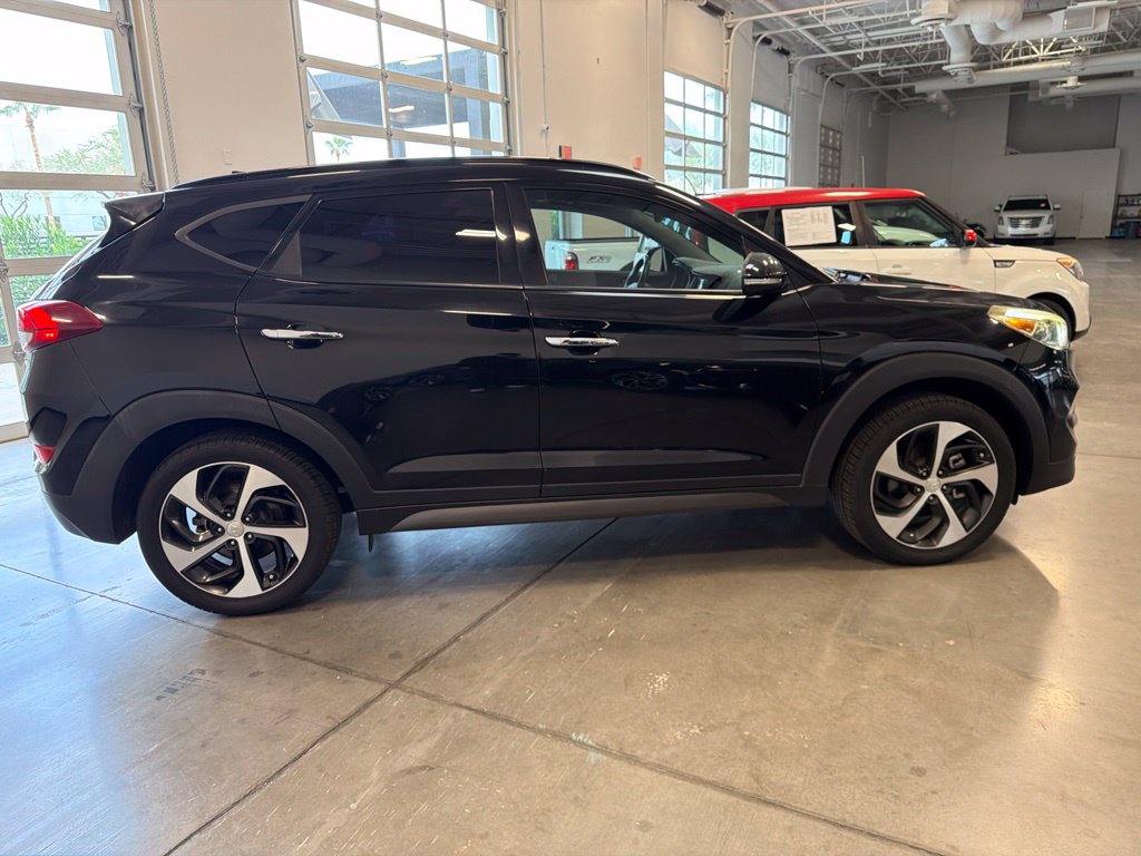 Photo 6 of this Hyundai Tucson