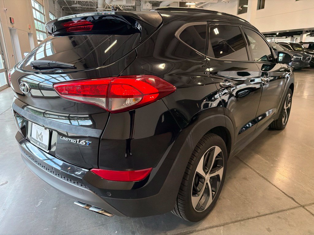 Photo 5 of this Hyundai Tucson