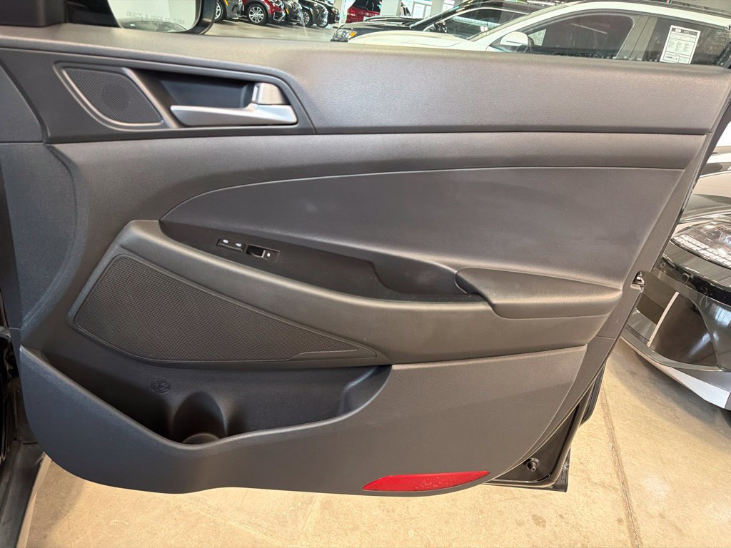 Photo 21 of this Hyundai Tucson