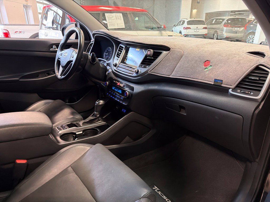 Photo 19 of this Hyundai Tucson