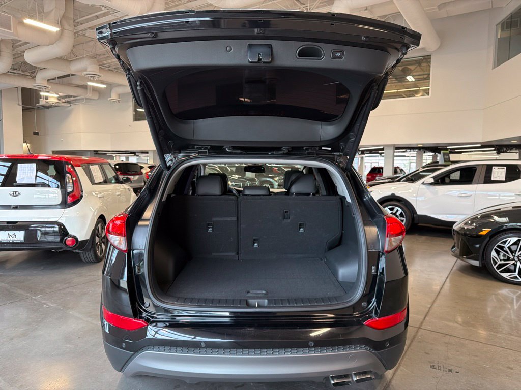 Photo 15 of this Hyundai Tucson