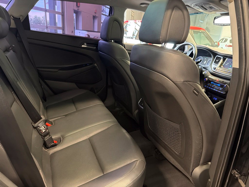 Photo 16 of this Hyundai Tucson