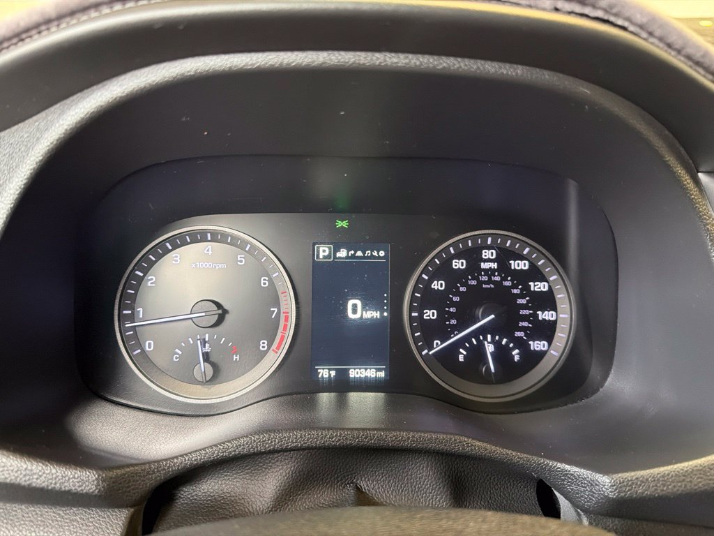 Photo 23 of this Hyundai Tucson