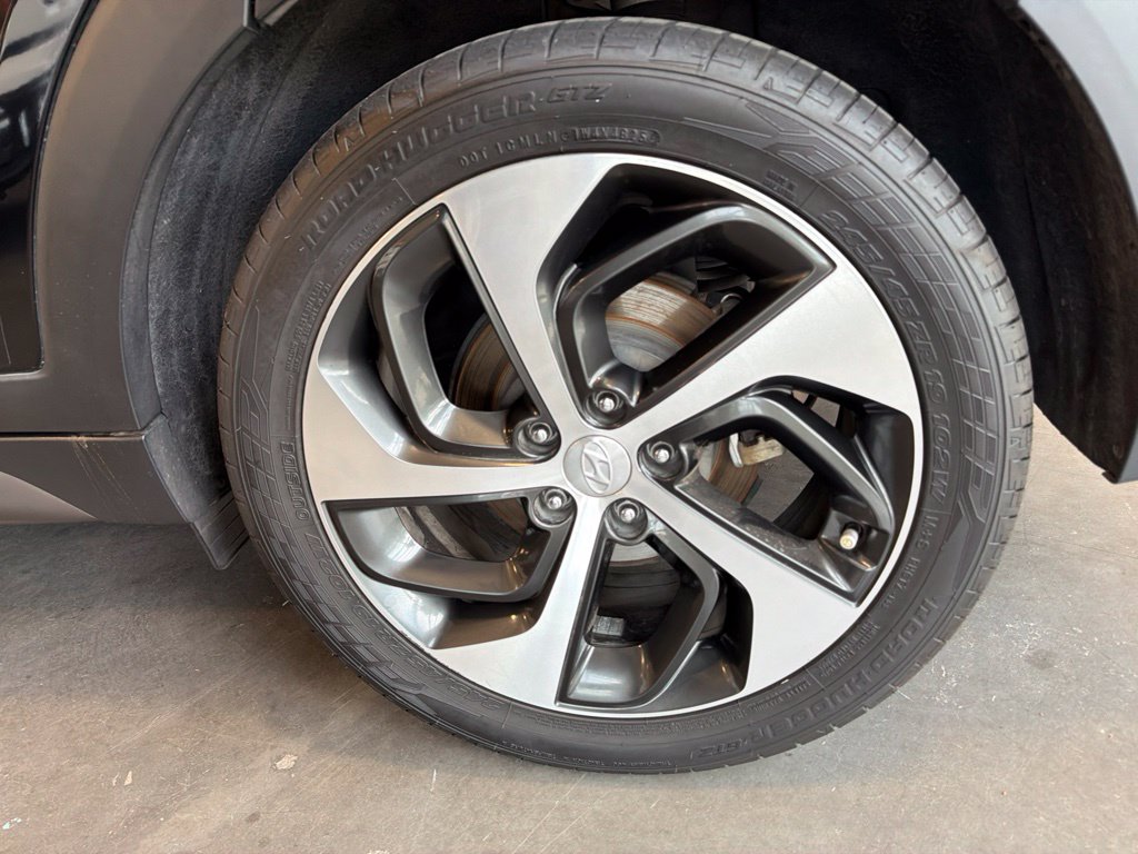 Photo 27 of this Hyundai Tucson