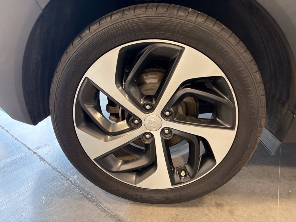 Photo 28 of this Hyundai Tucson