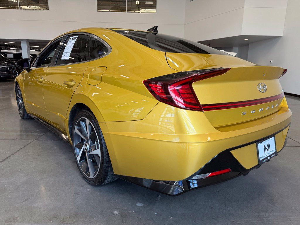 Photo 3 of this Hyundai Sonata