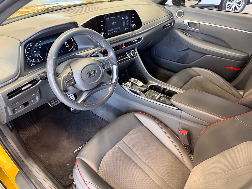 Photo 10 of this Hyundai Sonata