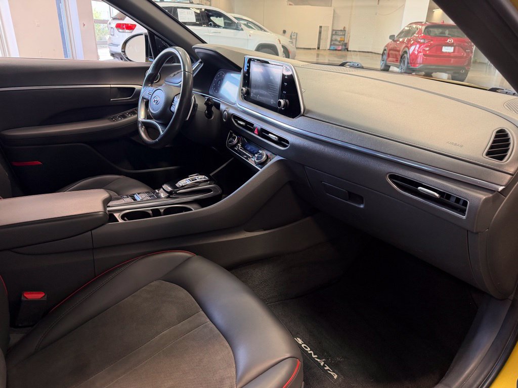 Photo 13 of this Hyundai Sonata
