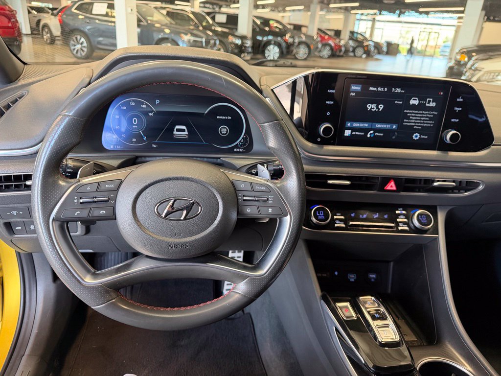 Photo 14 of this Hyundai Sonata
